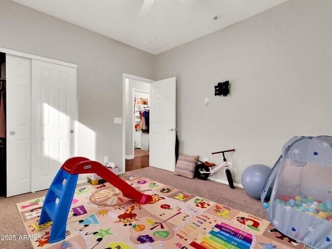 Building Photo - 1866 E Ravenswood Dr