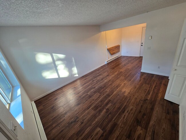 Building Photo - 2 Bed, 1 Bath Townhouse next to NAU!! Stud...