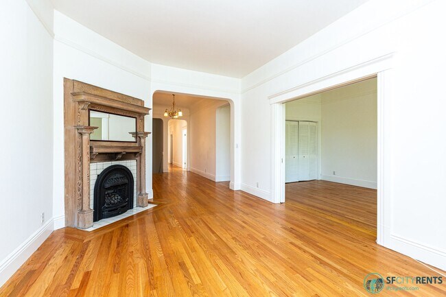 Building Photo - Mission District: Top Floor Flat Above Blondie's Bar w/ Formal Dining Room & W/D in unit
