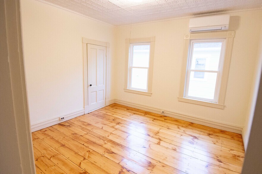 Building Photo - 235 Mount Hope St