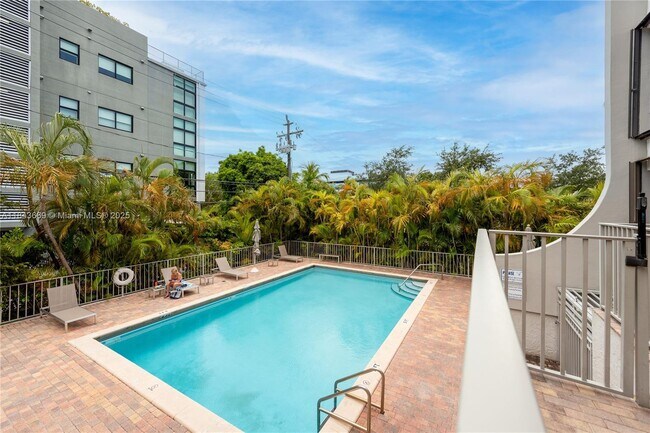 Building Photo - 575 Crandon Blvd