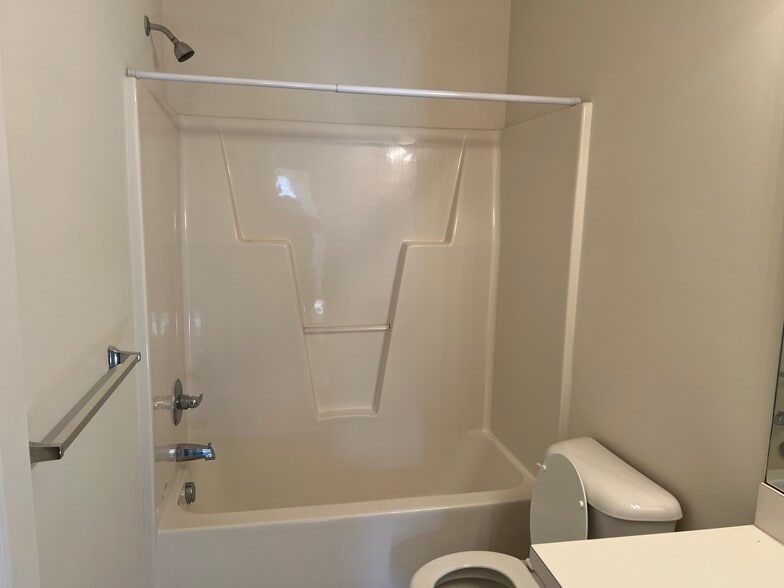 Bathroom - 3302 Whitlock Dr N