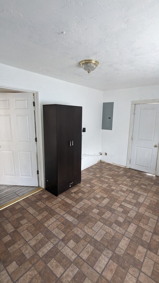 Building Photo - 1007 Della Ave