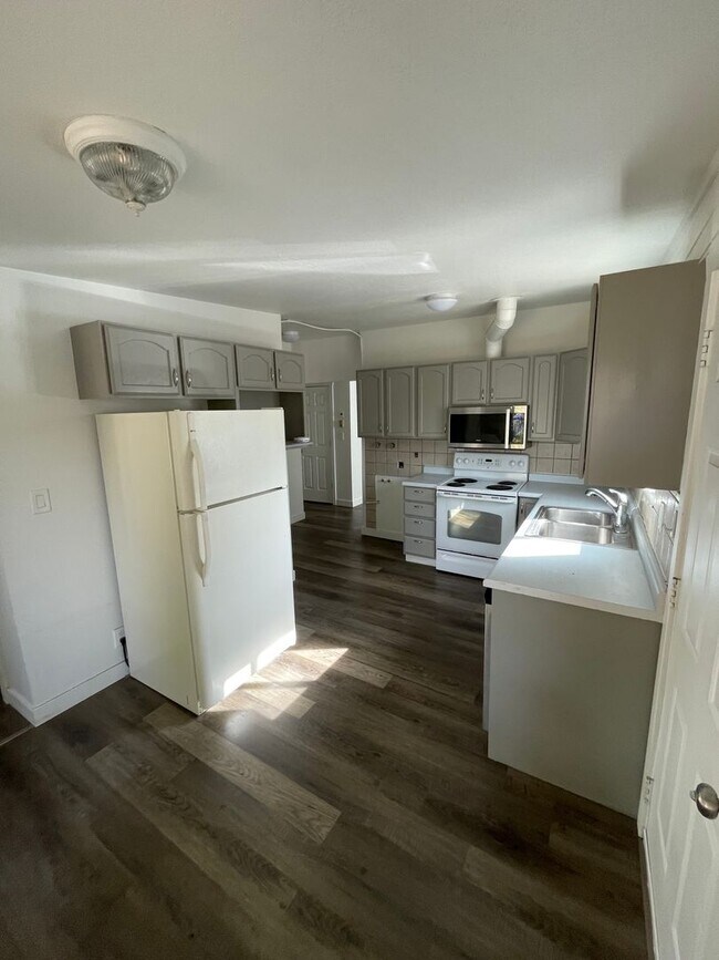 Primary Photo - 2801 S Adams St