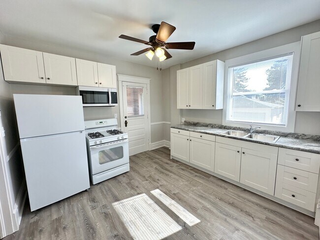 Building Photo - 226 Griffing Ave