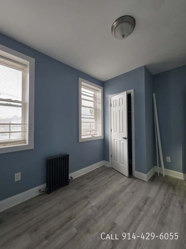 Building Photo - 215 Edwards Pl