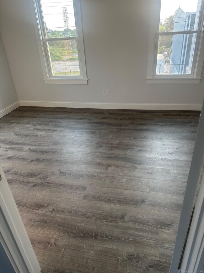 Building Photo - 2076 Seaview Ave