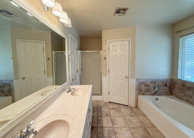 Building Photo - 17553 Gold Dr