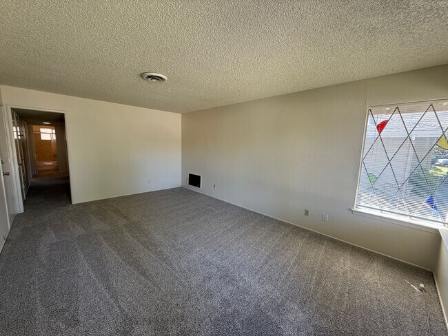 Building Photo - 4694001/85