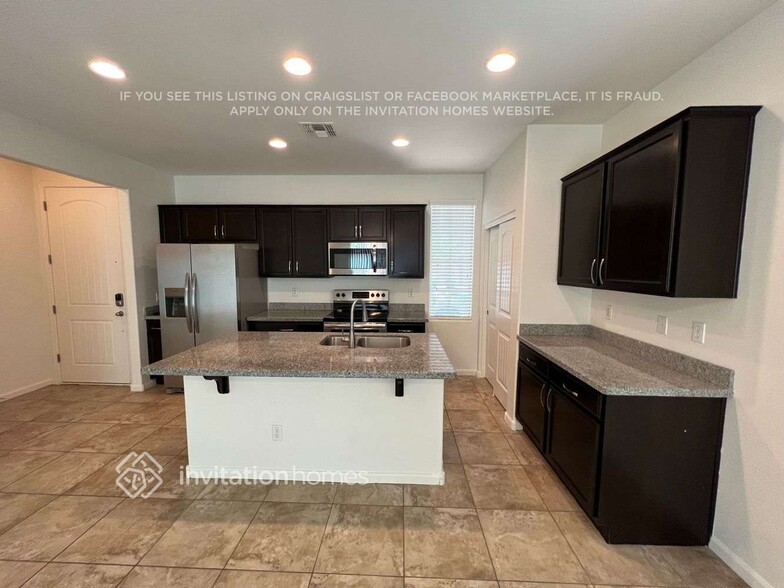 Building Photo - 1370 S Ponderosa Dr