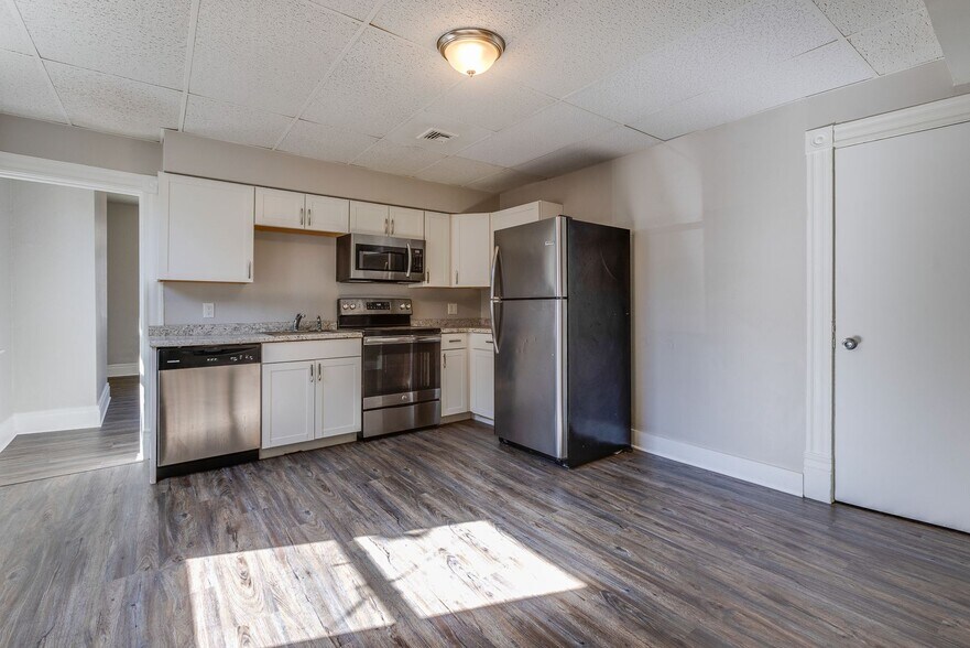 Building Photo - 2641 S 18th St