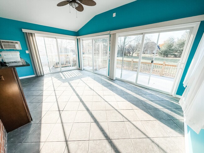 Building Photo - 208 Green Acres Dr