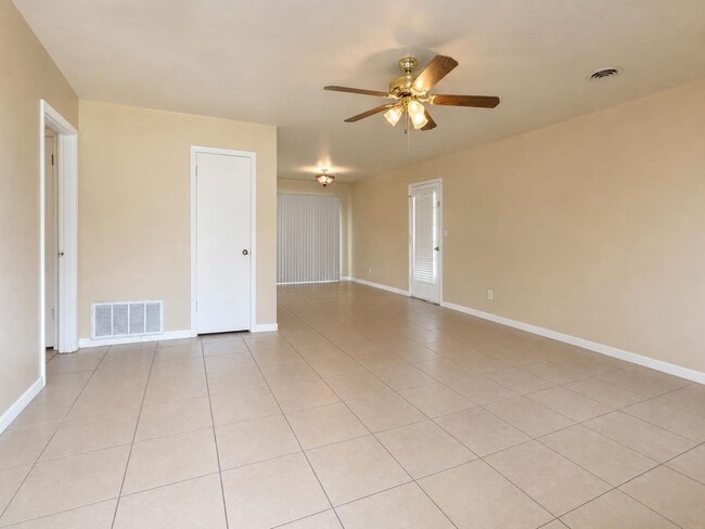 Building Photo - 203 Loizos Dr NW