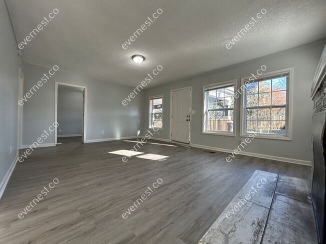 Building Photo - Charming 3-Bedroom, 2-Bathroom Home / Pet-...