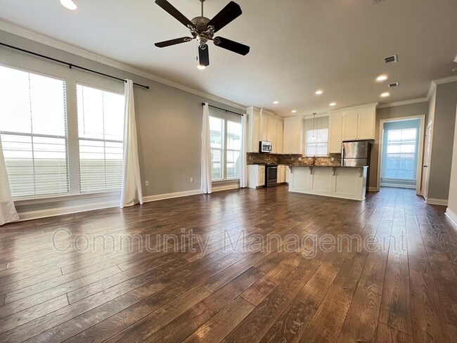 Building Photo - 8027 Seville Ct