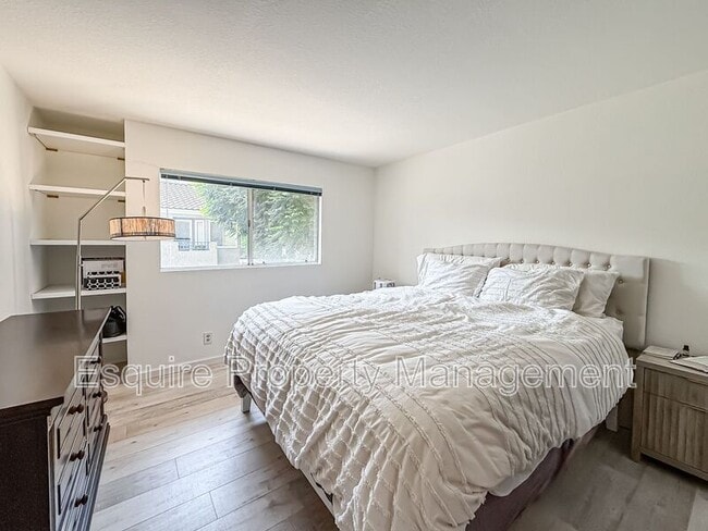 Building Photo - 5965 Paseo Encantada