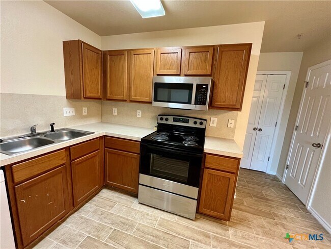 Building Photo - 1307 Cavalry Ln