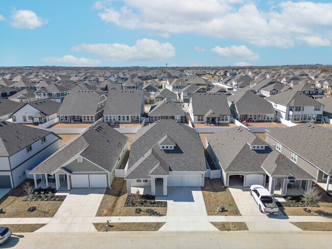 Building Photo - 5941 Revere Dr