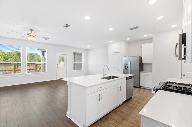 Building Photo - 3015 Dovedale St