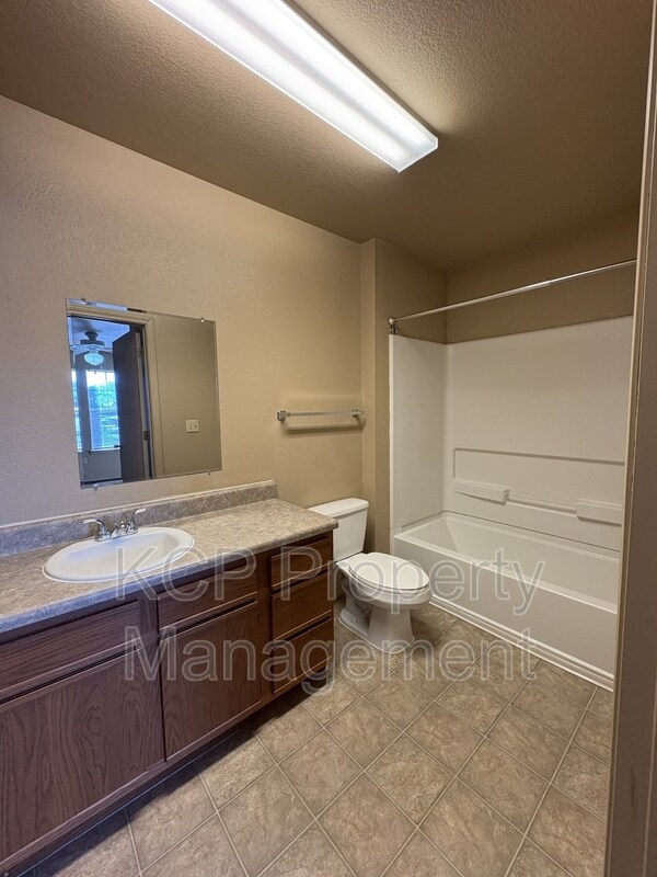 Building Photo - 6400 Massard Rd