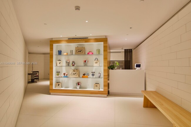 Building Photo - 2669 S Bayshore Dr