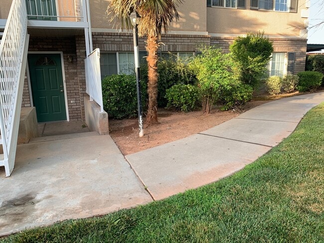 Primary Photo - Condo off Sunset