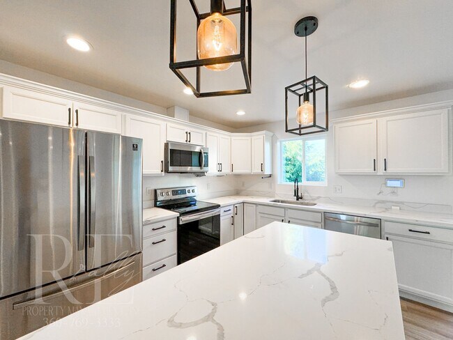 Building Photo - SUPERSIZED 5-Bd HOME