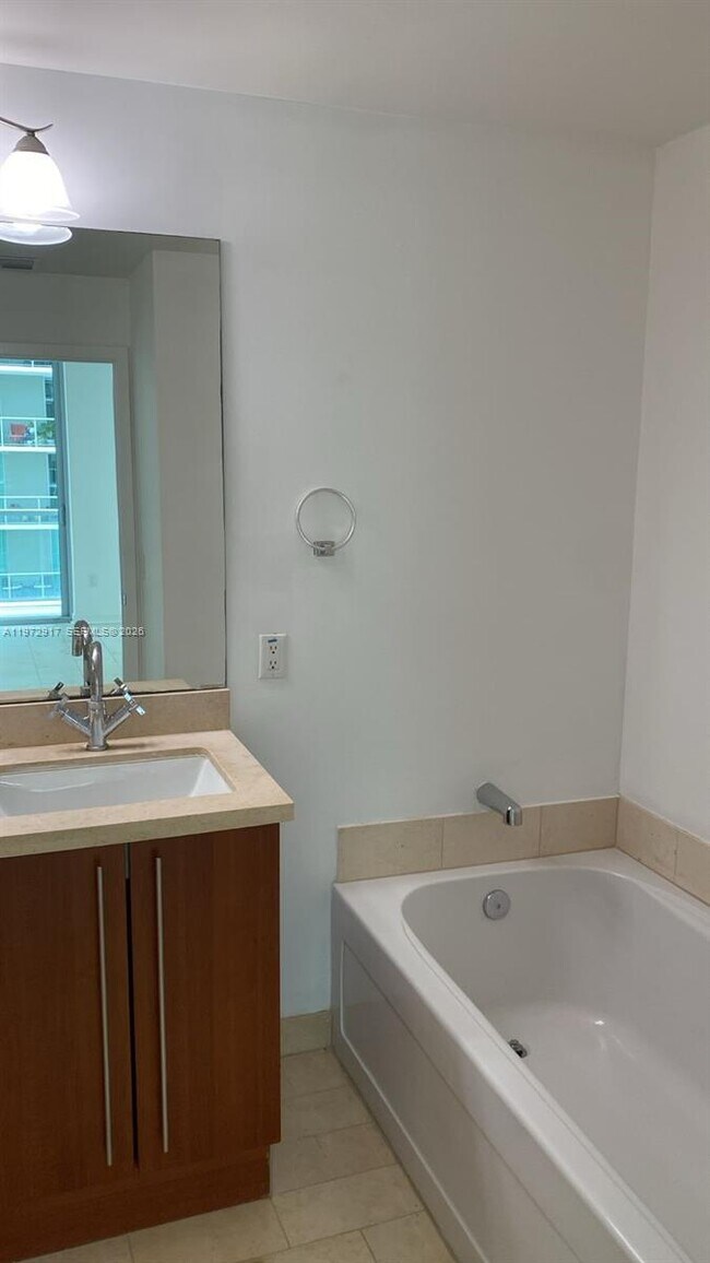 Building Photo - 1111 SW 1st Ave