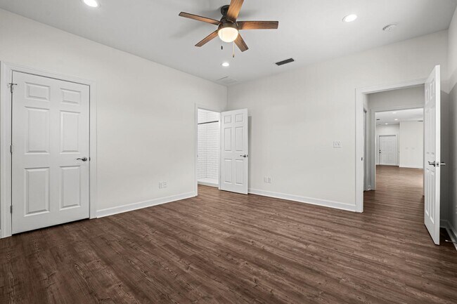 Building Photo - 2811 N Panama Ave