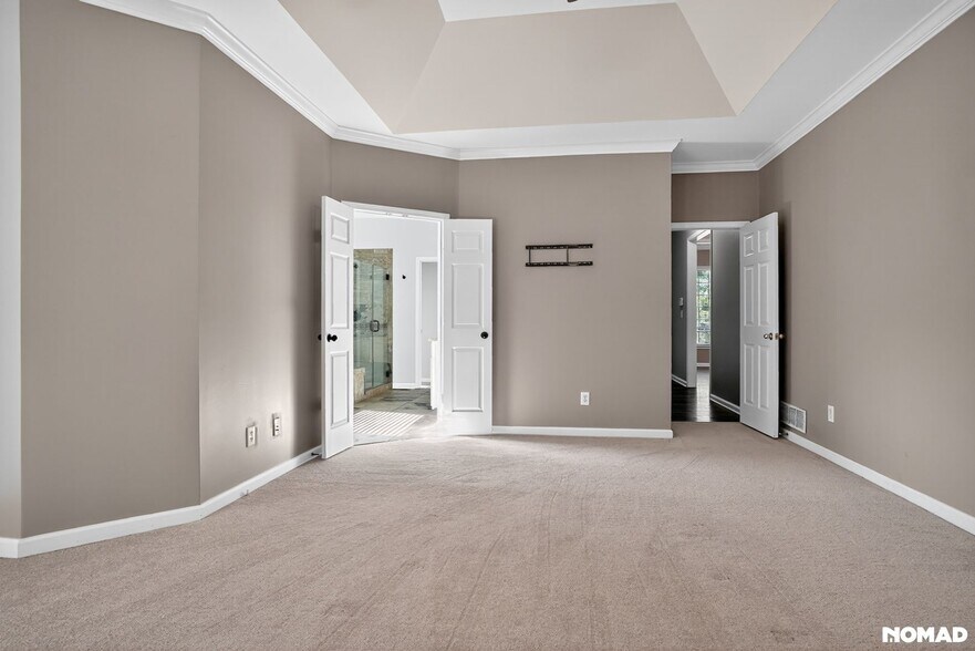 Building Photo - 838 Valley Dr