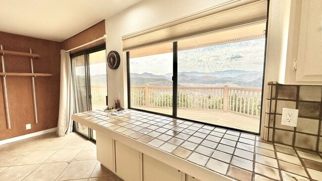 Building Photo - Beautiful Scenic Country Property with Vie...