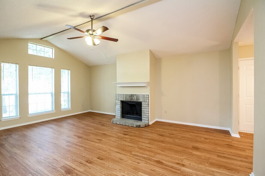 Building Photo - 1125 Hidden Creek Dr