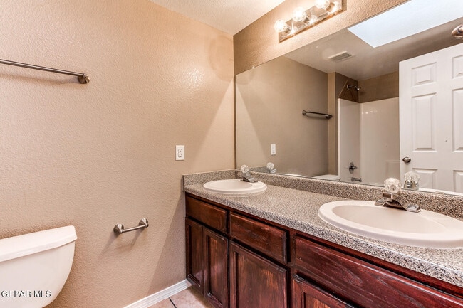 Building Photo - 3289 Emerald Point Dr