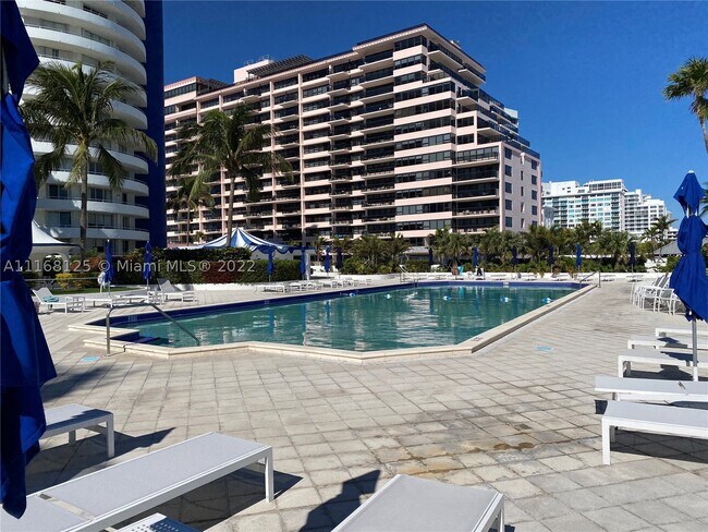 Building Photo - 5161 Collins Ave