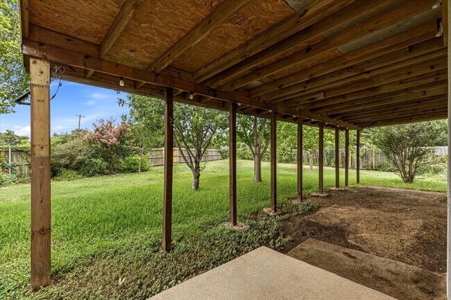 Building Photo - 206 Evergreen Cir