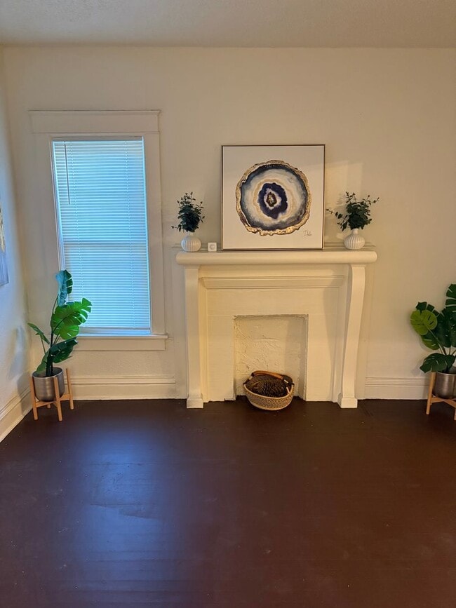 Building Photo - Large 3 bedroom house available