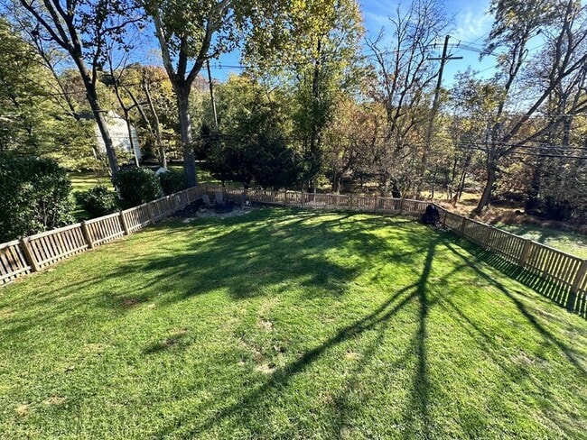 Building Photo - 10523 Howard Ave