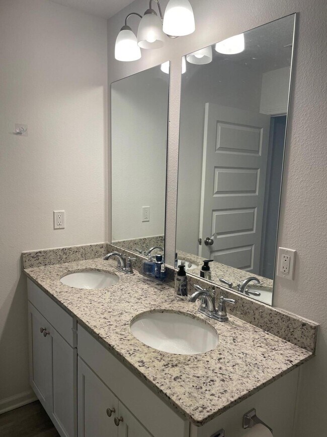 Building Photo - 128 Bluebeech St