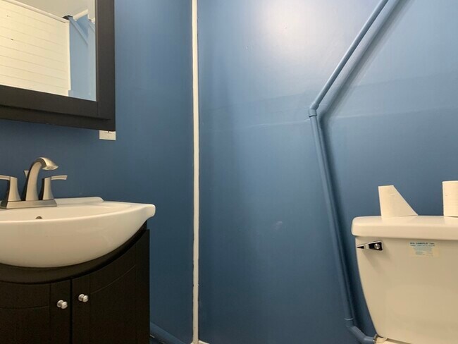 Building Photo - PENDING-Charming & Updated Bungalow in SoBro!