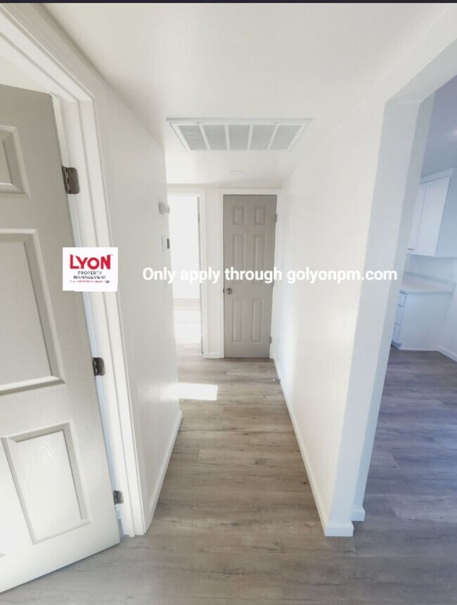 Building Photo - Fully renovated halfplex- Available Now!