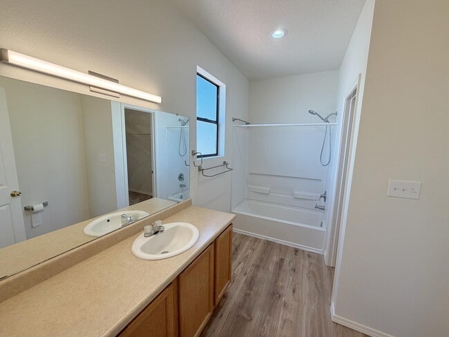 Building Photo - 1105 Meadowlark Way SE