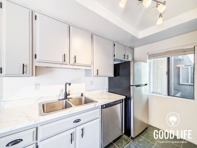 Building Photo - 6540 College Grove Dr