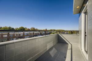 Building Photo - 4332 Falls Rd