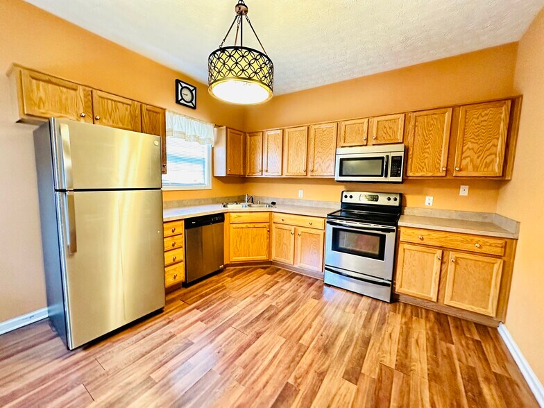 Building Photo - 1705 Stratton Ct