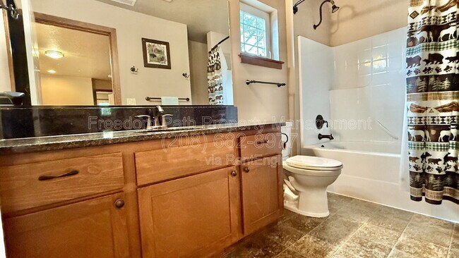 Building Photo - 406 Lundblad Pl