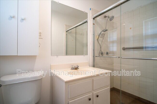 Building Photo - 2524 Chickasaw Dr