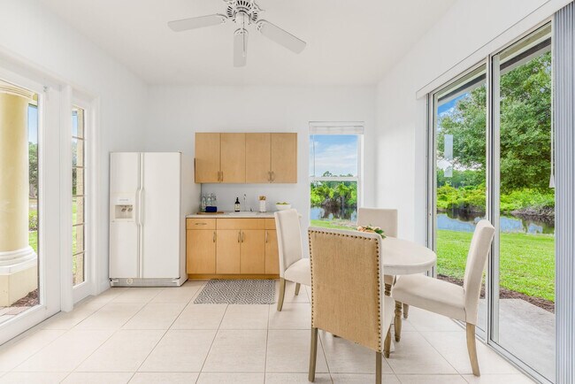 Building Photo - 2501 SW Buena Vista Dr