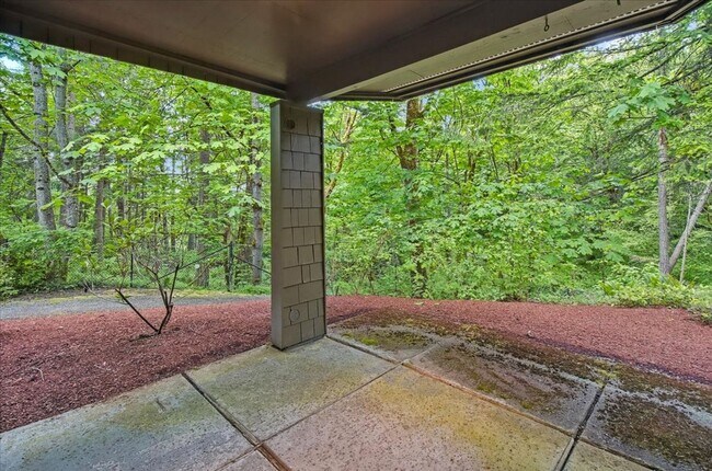 Building Photo - 3Bd/2Ba Issaquah Condo