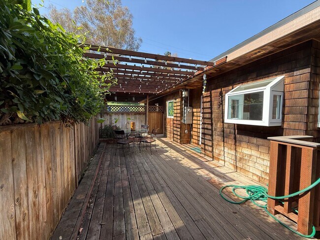 Building Photo - 507 Pullman St