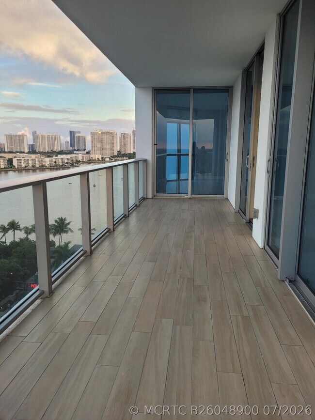 Building Photo - 17301 Biscayne Blvd